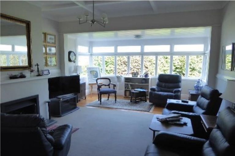 Photo of property in 1/46 Old Lake Road, Narrow Neck, Auckland, 0624