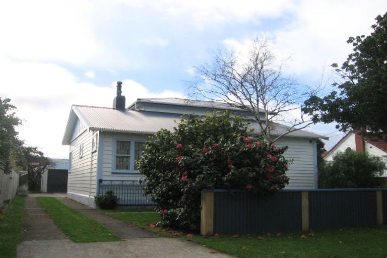 Photo of property in 27 Douglas Street, Waiwhetu, Lower Hutt, 5010