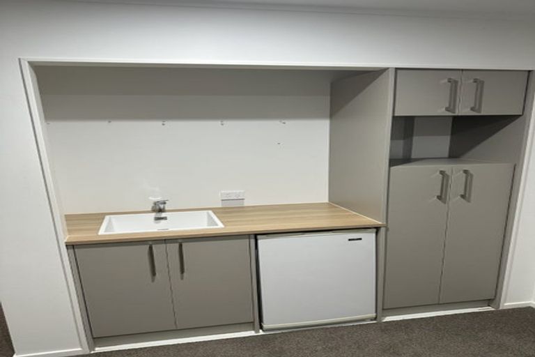 Photo of property in 2 Harbour Lights Close, West Harbour, Auckland, 0618