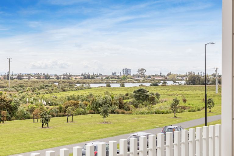 Photo of property in 255 Millwater Parkway, Silverdale, 0932