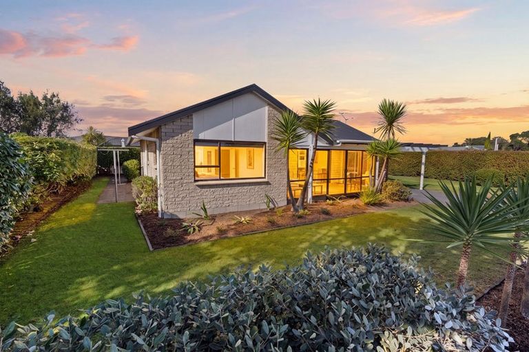 Photo of property in 2/99 Riverside Road, Orewa, 0931