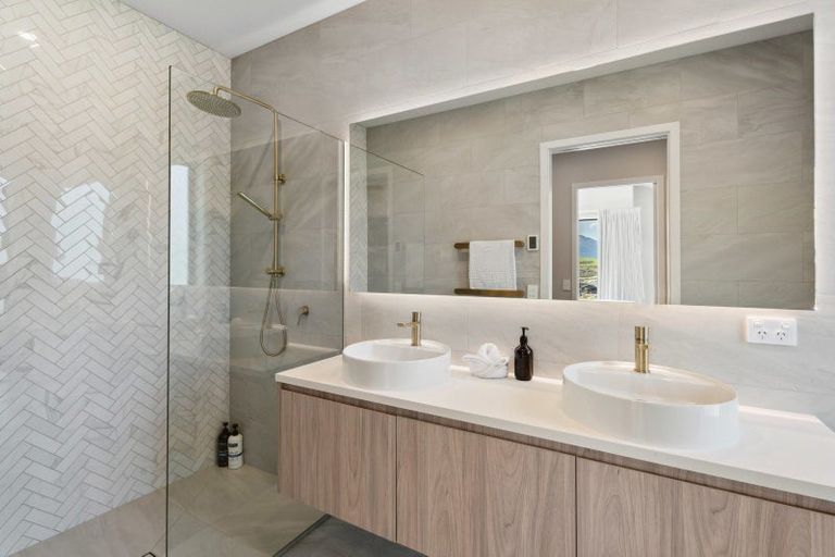 Photo of property in 11a Double Cone Road, Jacks Point, Queenstown, 9371