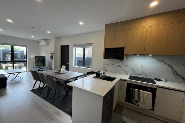 Photo of property in 1/21 Newham Place, Henderson, Auckland, 0612