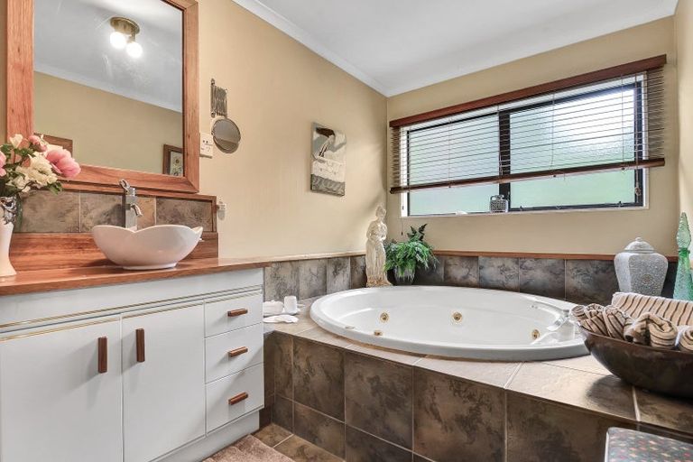 Photo of property in 26 Tironui Terrace, Western Heights, Hamilton, 3200