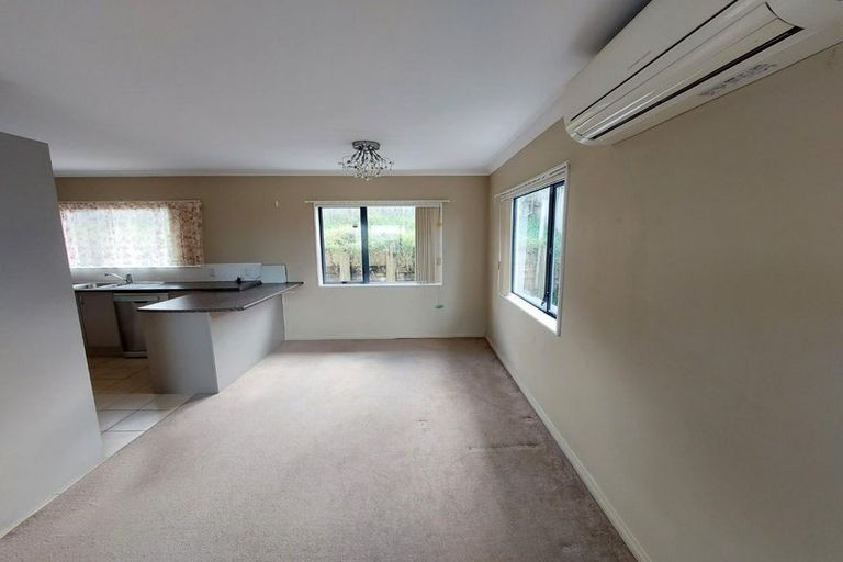 Photo of property in 27 Gordon Stanley Drive, Massey, Auckland, 0614