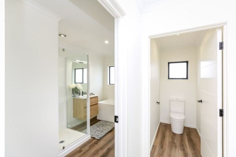 Photo of property in 4 Oliver O'leary Way, Westown, New Plymouth, 4310