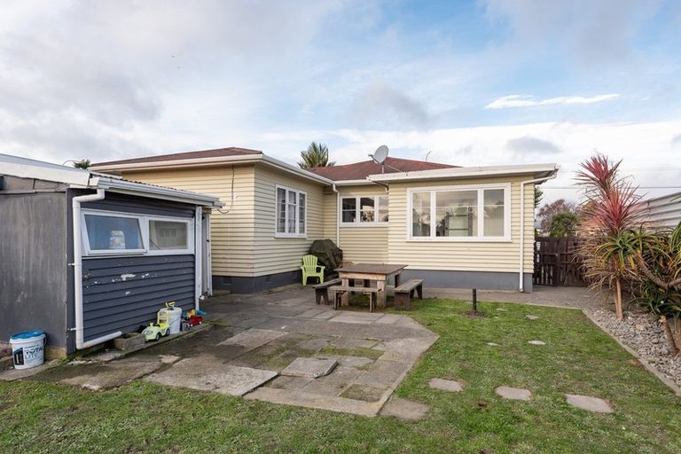 Photo of property in 43 Aotaki Street, Otaki, 5512