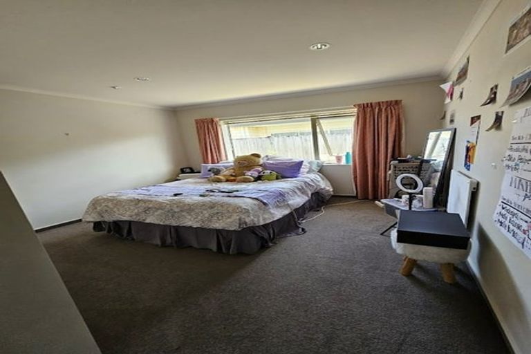 Photo of property in 51 Gandalf Crescent, Paraparaumu, 5032