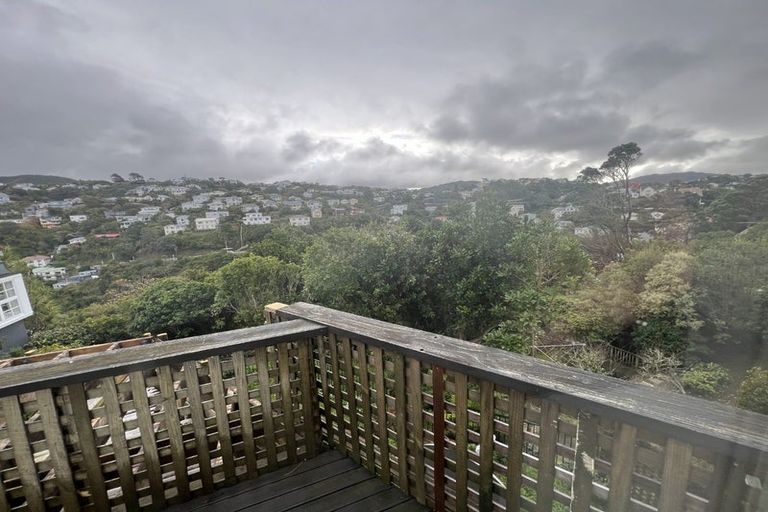 Photo of property in 16b Hadfield Terrace, Kelburn, Wellington, 6012
