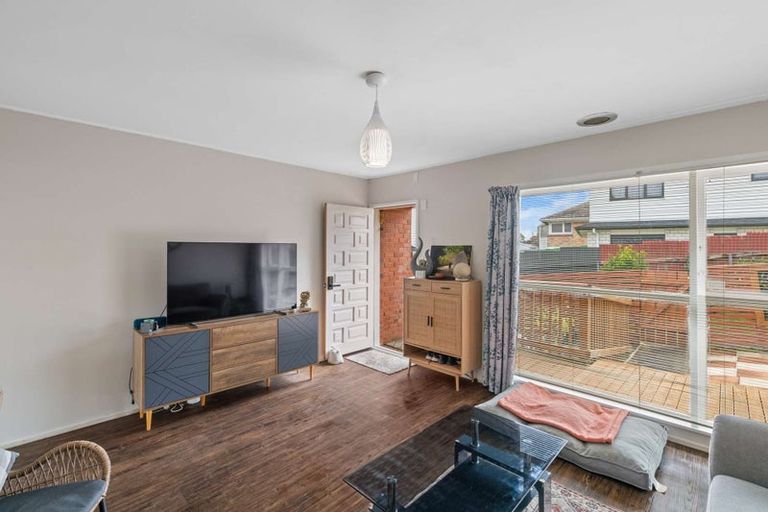 Photo of property in 2/15 Richards Avenue, Papatoetoe, Auckland, 2025