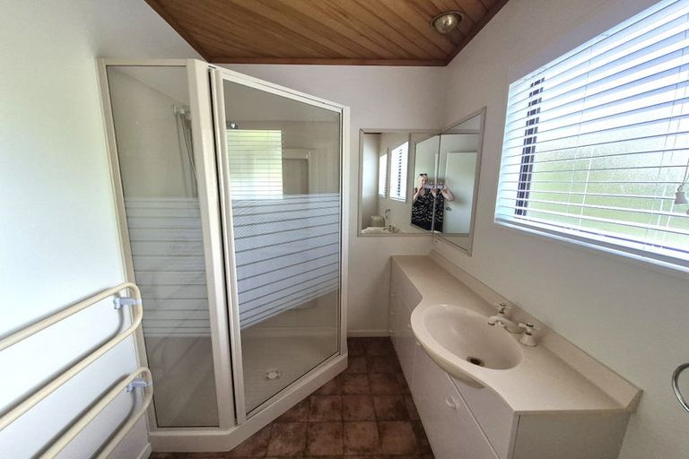 Photo of property in 1/33 Hale Crescent, Bayview, Auckland, 0629