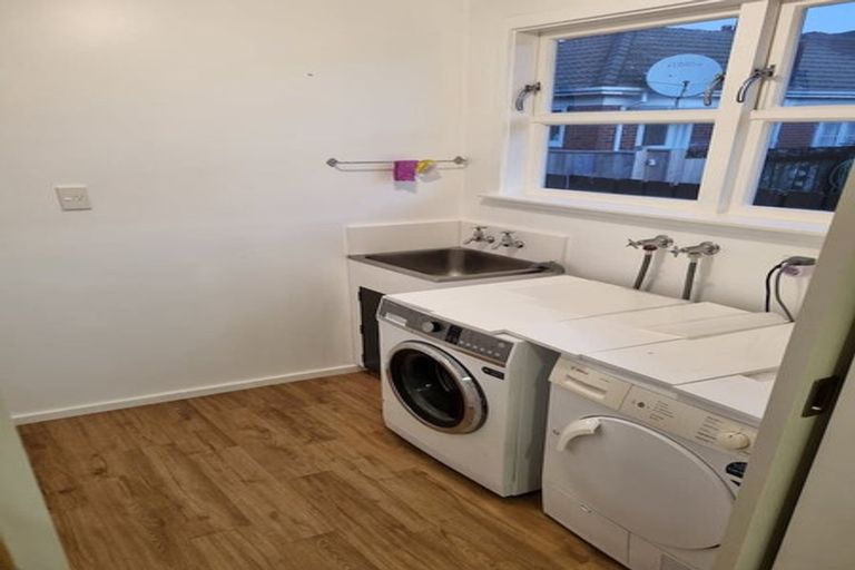 Photo of property in 11a Raymond Terrace, Fairfield, Lower Hutt, 5011