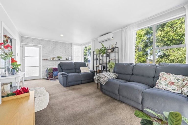 Photo of property in 13 Helleur Road, Massey, Auckland, 0614