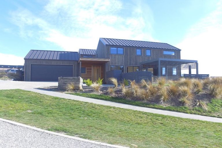 Photo of property in 37 Double Cone Road, Jacks Point, Queenstown, 9371