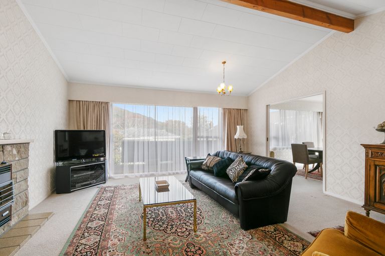 Photo of property in 13a Norton Park Avenue, Fairfield, Lower Hutt, 5011