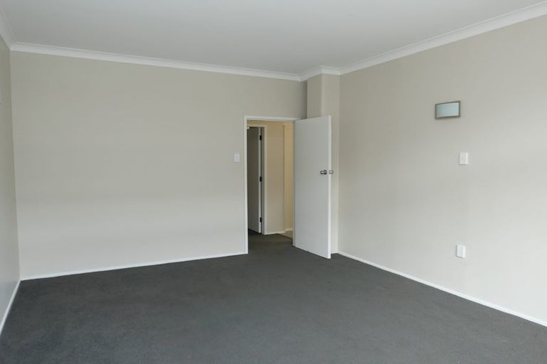 Photo of property in 70 Kelburn Parade, Kelburn, Wellington, 6012