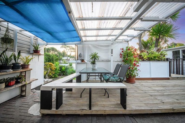 Photo of property in 91 Barrys Road, Glendene, Auckland, 0602