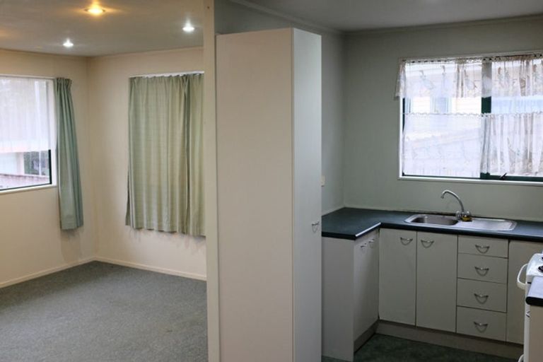 Photo of property in 10 Kaponga Crescent, New Lynn, Auckland, 0600