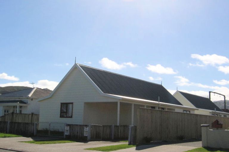 Photo of property in 2/13 North Street, Petone, Lower Hutt, 5012