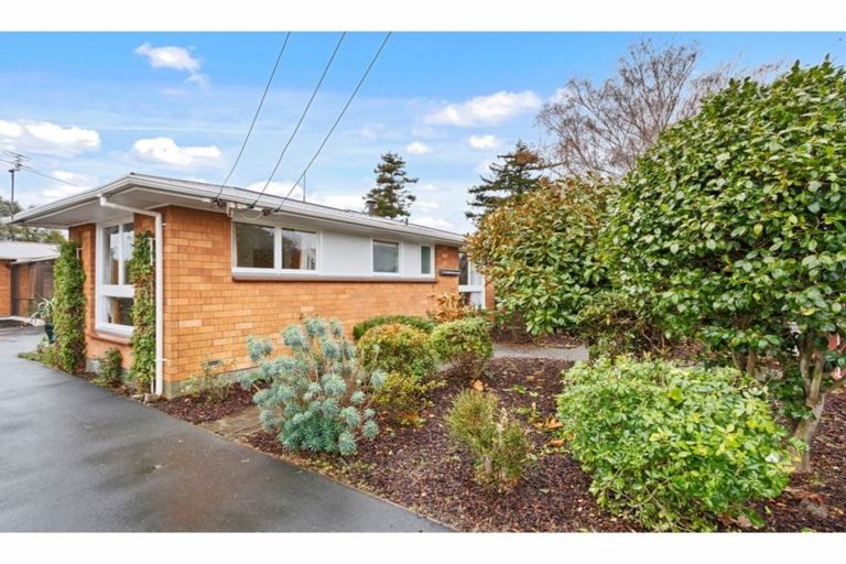 Photo of property in 2/43 Prestons Road, Redwood, Christchurch, 8051
