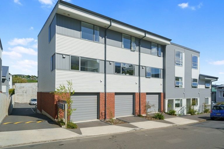 Photo of property in 4/24 Princess Terrace, Newtown, Wellington, 6021