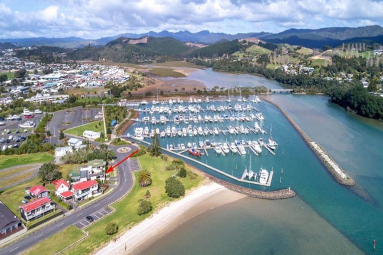 Photo of property in 613c Beach Road, Whangamata, 3620