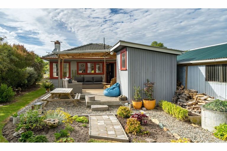 Photo of property in 17 Mihiwaka Road, Long Beach, Port Chalmers, 9081