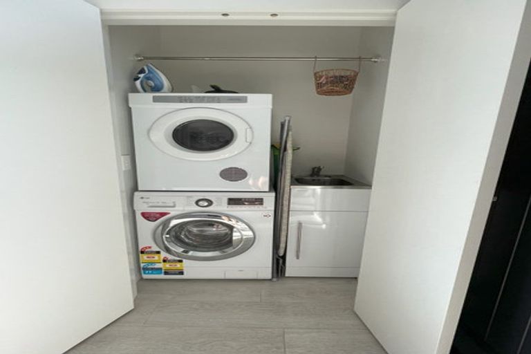 Photo of property in 8 Kauamo Close, Waiwhetu, Lower Hutt, 5010