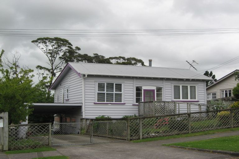 Photo of property in 4 Waiari Road, Conifer Grove, Takanini, 2112
