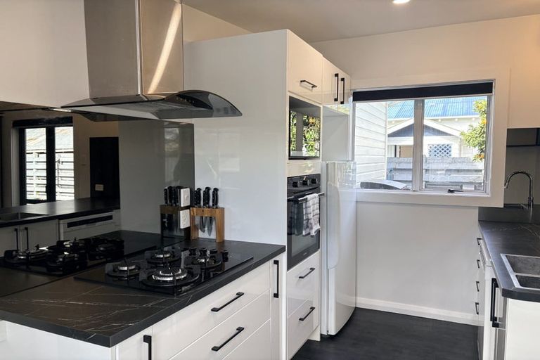 Photo of property in 24 Lyndhurst Street, Takaro, Palmerston North, 4412