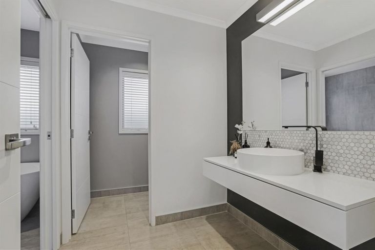 Photo of property in 10 Rigg Place, Flagstaff, Hamilton, 3210