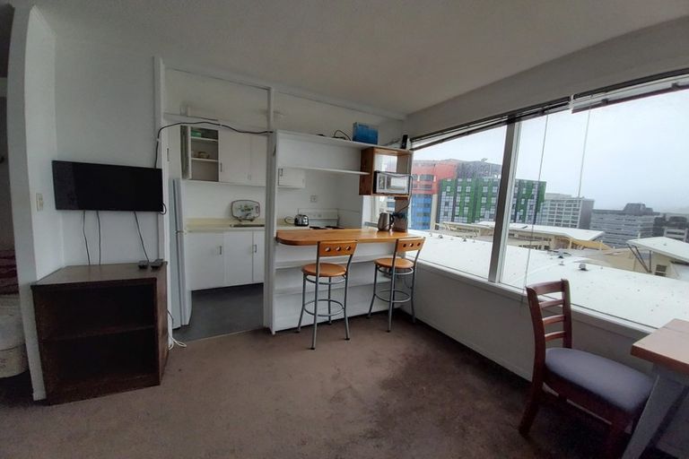 Photo of property in Churchill Flats, 213 The Terrace, Wellington Central, Wellington, 6011