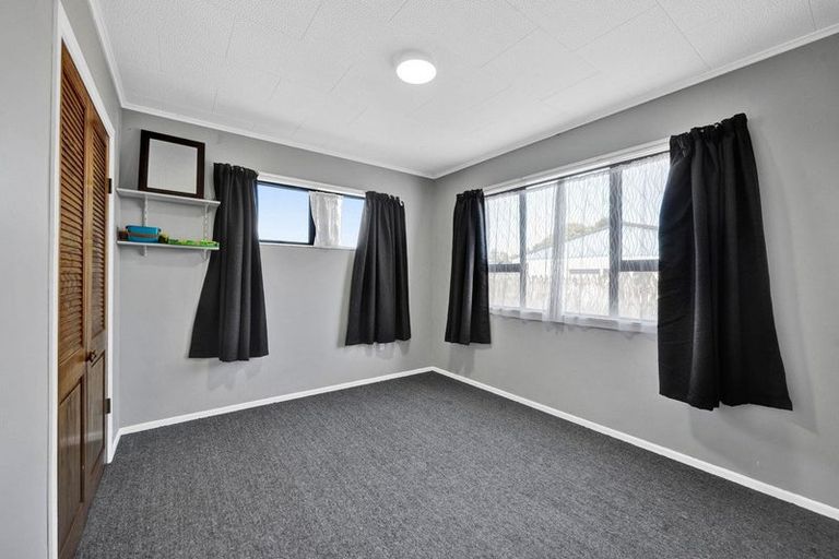 Photo of property in 18 Manuka Place, Hawera, 4610