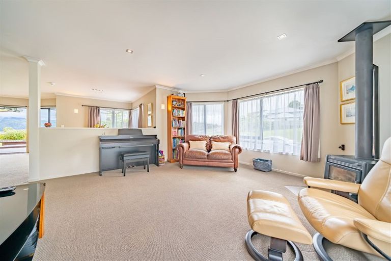 Photo of property in 2 Cosgrove Rise, Riverstone Terraces, Upper Hutt, 5018