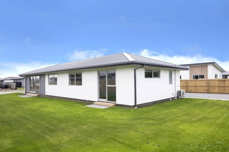 Photo of property in 7 Kingsbridge West, Burwood, Christchurch, 8083