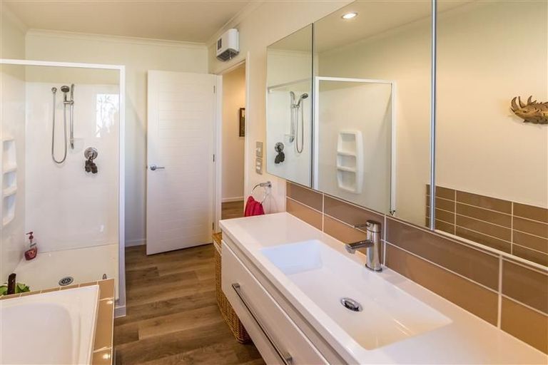 Photo of property in 8 Venerable Terrace, Yaldhurst, Christchurch, 8042