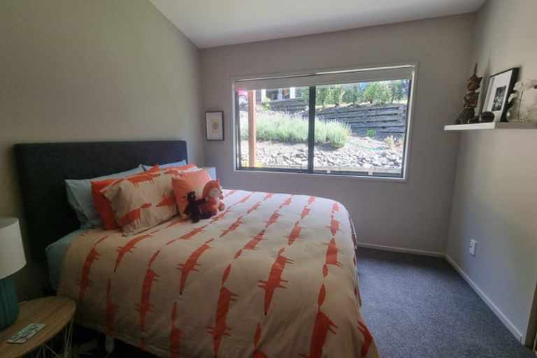 Photo of property in 35 Arawata Terrace, Fernhill, Queenstown, 9300