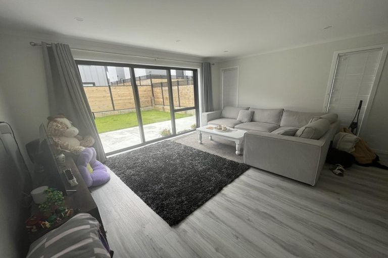 Photo of property in 11 Betty Boyes Street, Wallaceville, Upper Hutt, 5018