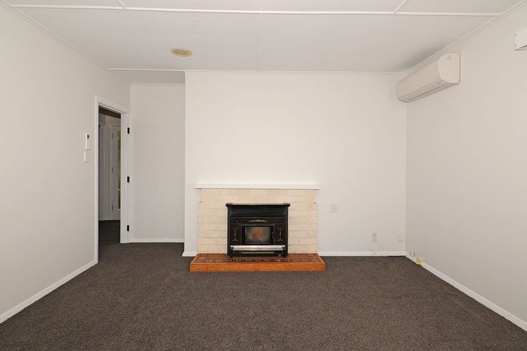 Photo of property in 141 Ruskin Road, Newlands, Wellington, 6037