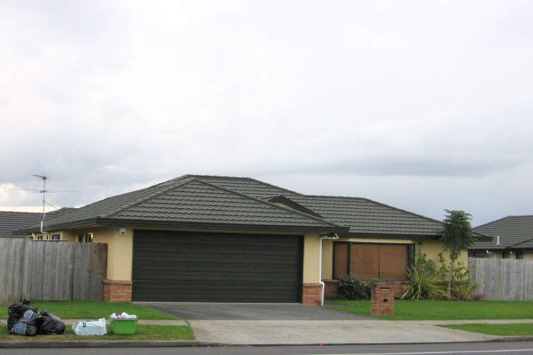 Photo of property in 215 Kilkenny Drive, East Tamaki Heights, Auckland, 2016
