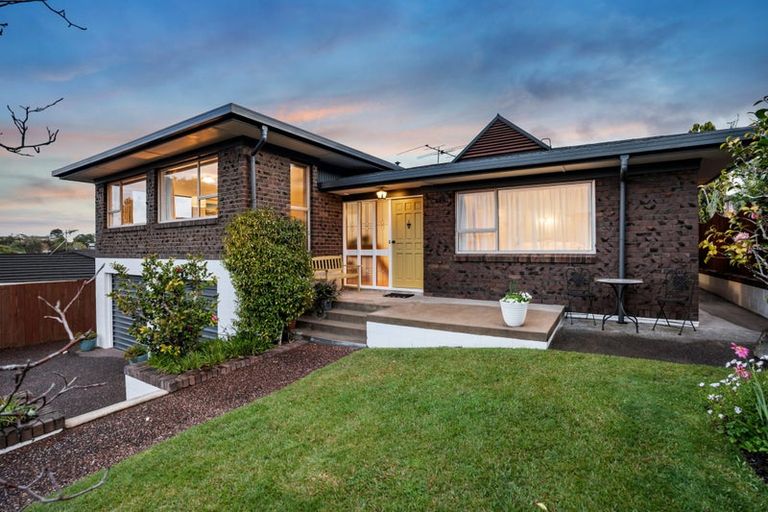Photo of property in 8 Helvetia Drive, Browns Bay, Auckland, 0630