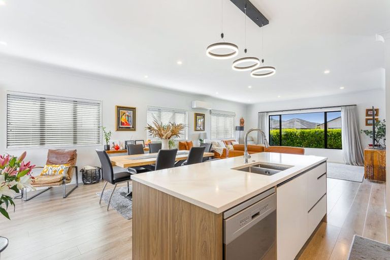 Photo of property in 54 Fruitlands Road, Kumeu, 0810