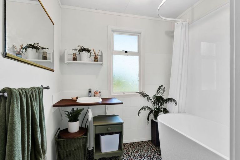 Photo of property in 87 South Road, Manaia, 4612