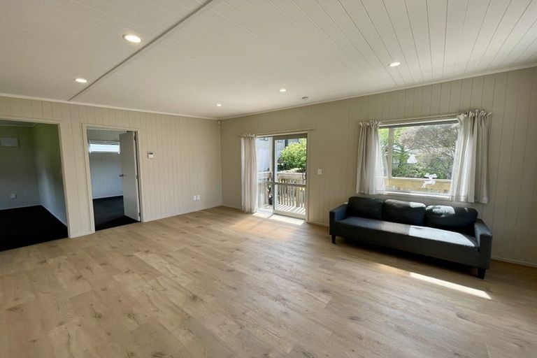 Photo of property in 14 Panzic Place, Glen Eden, Auckland, 0602