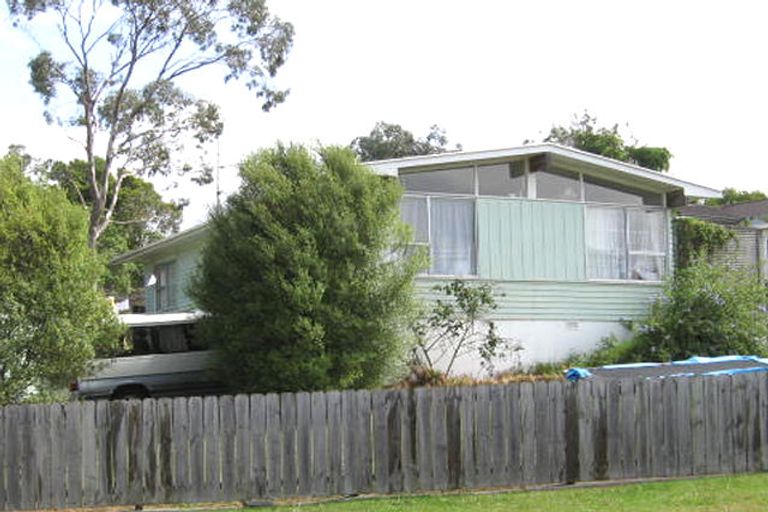 Photo of property in 36 Thornlow Street, Glendene, Auckland, 0602