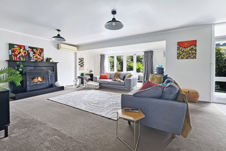 Photo of property in 9 Brownie Road, Laingholm, Auckland, 0604