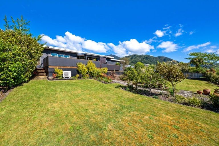 Photo of property in 11 Glentui Place, Waikawa, Picton, 7220