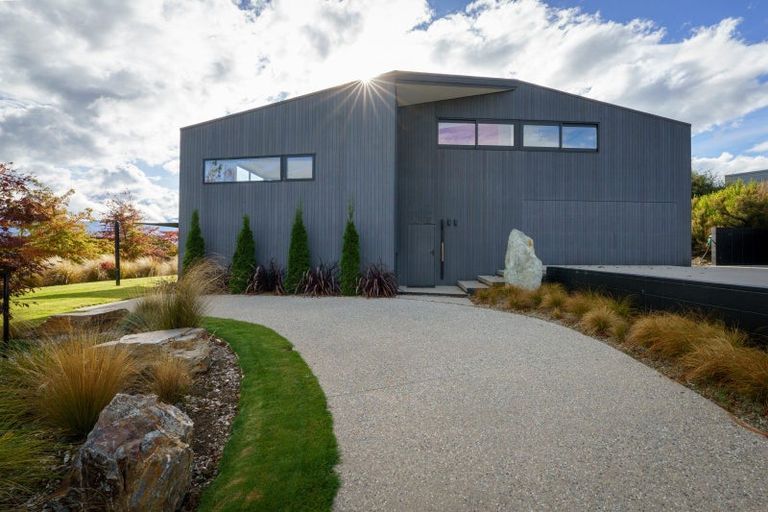 Photo of property in 9 Forest Heights, Wanaka, 9305