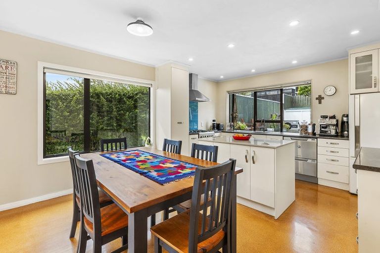 Photo of property in 24 Ranui Terrace, Tawa, Wellington, 5028