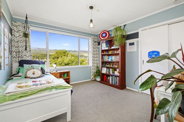 Photo of property in 16 Mascot Street, Tawa, Wellington, 5028